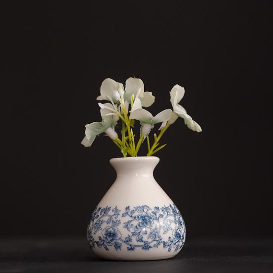 Small Blue and White Porcelains Vase, Mini Chinoiserie Bud Vase, Vintage Ceramic Oriental Handmade Chinese Flower Jardiniere for Home Office Shelf