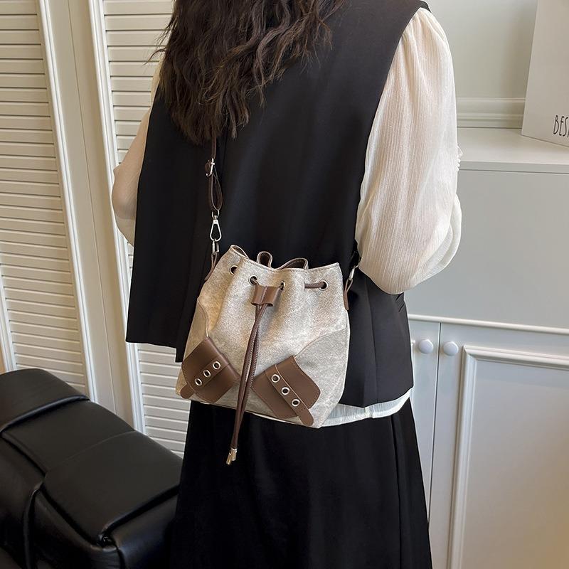 Autumn and Winter Popular New Fashion Personalized Spice Girl Wind Bucket Bag Women's High Sense Niche Commuter Messenger Bag