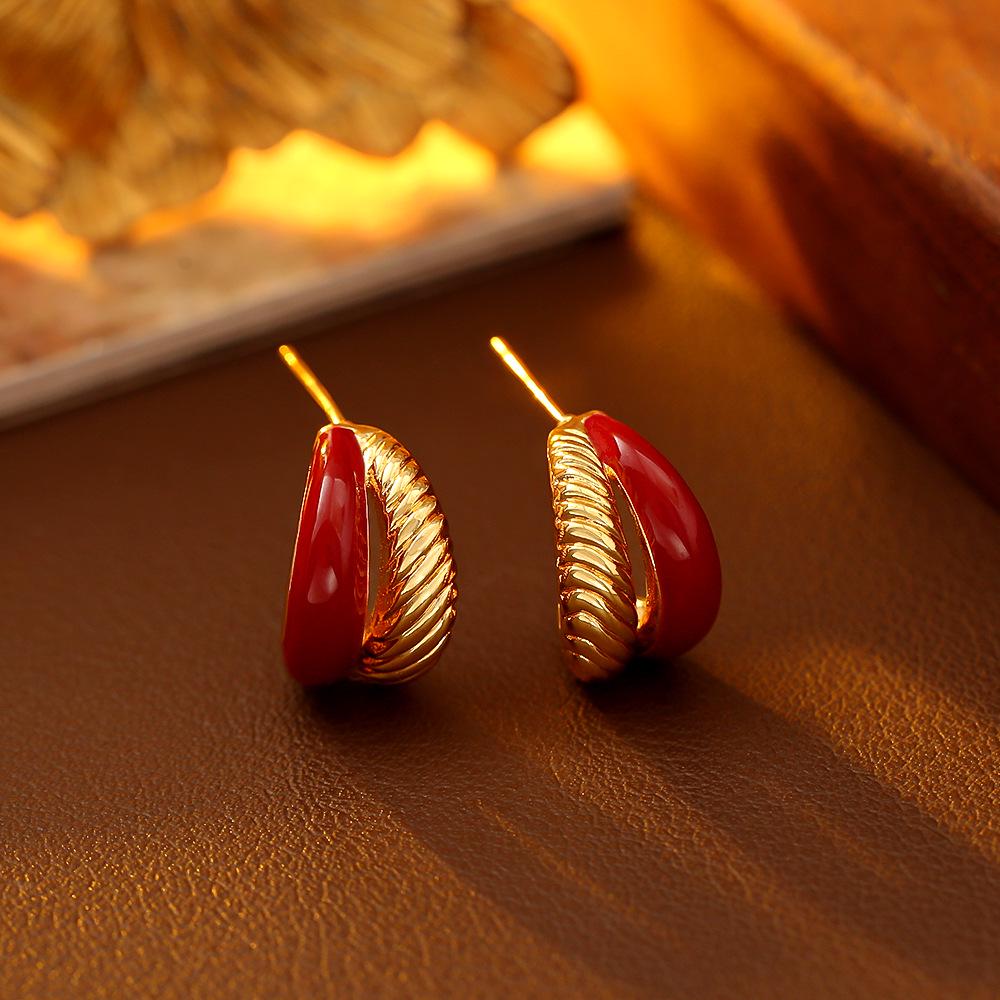High-End Retro Hong Kong Drip Oil Texture Color Block Earrings: Elegant, Simple Fashion for Women - Perfect Autumn/Winter Accessory