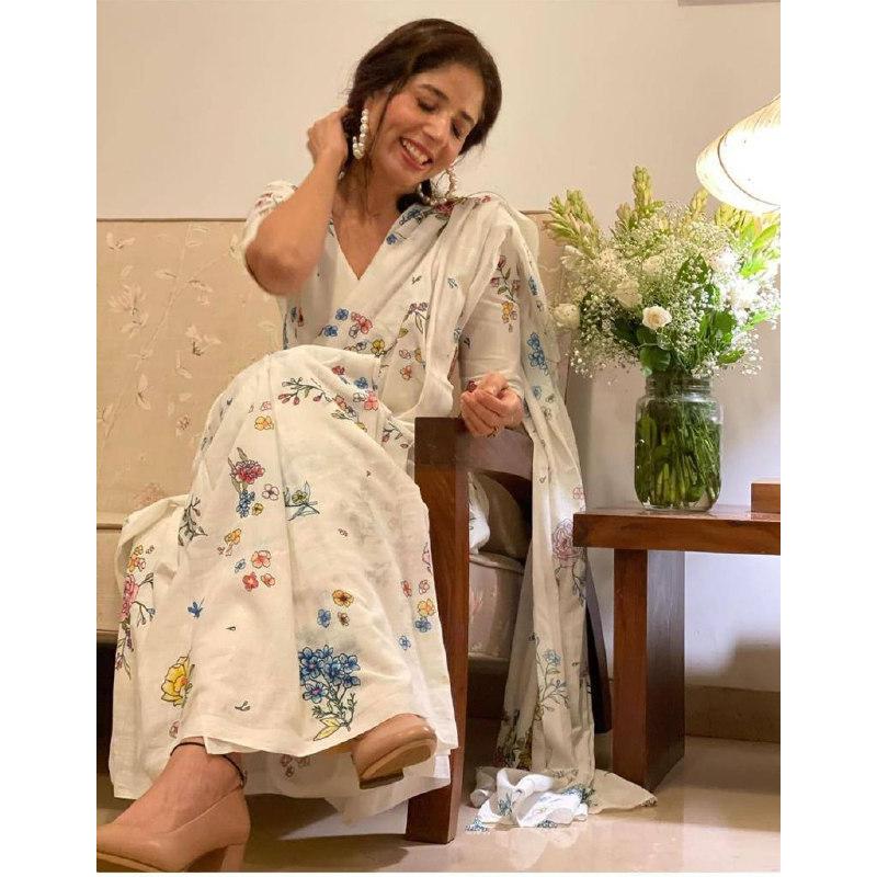 

Стильное и элегантное женское льняное сари с блузкой на любой случай