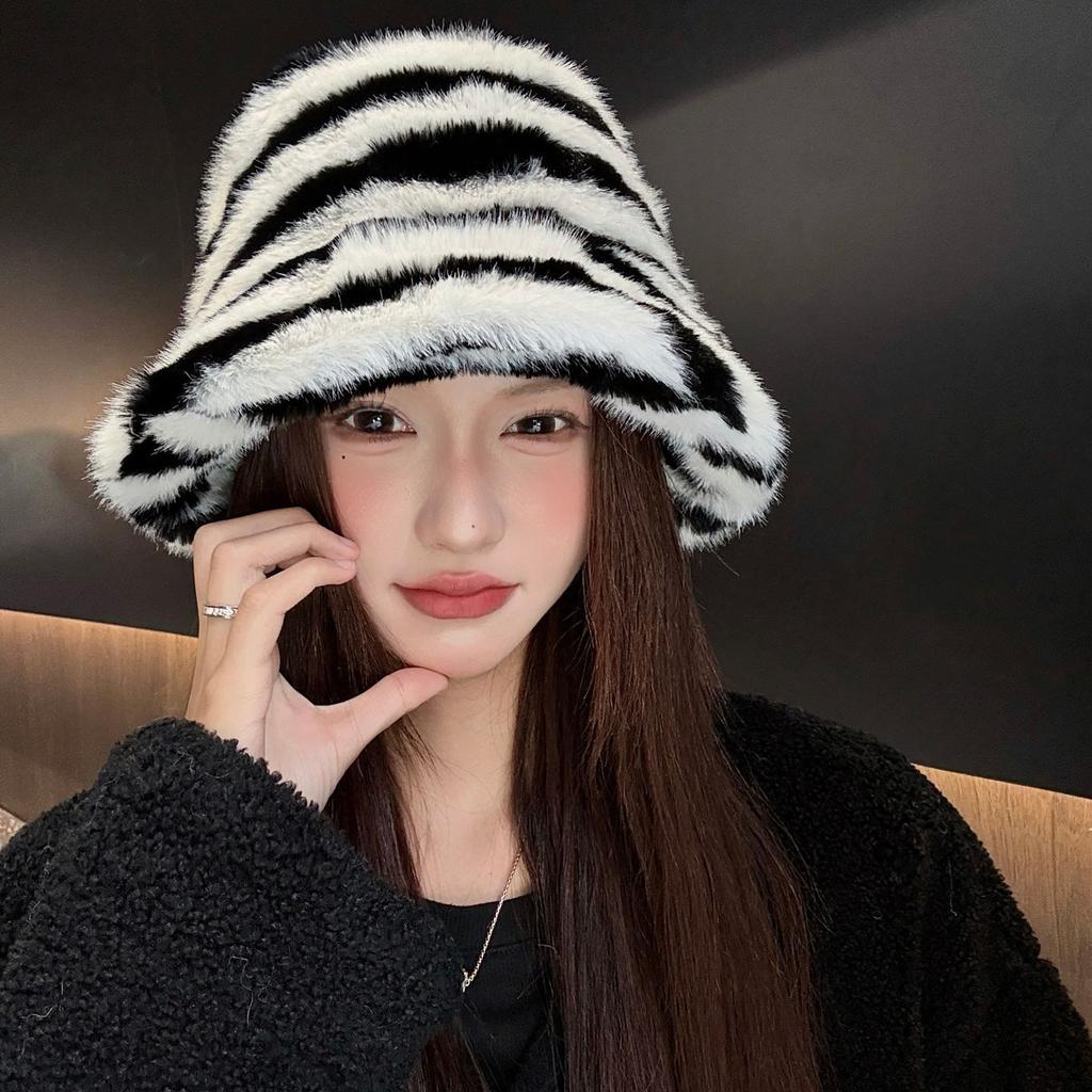 Women's Hat Trendy Zebra Print Plush Retro Bucket Hat - Autumn Winter Thickened Warm Hat for Women - Fashionable and Versatile Bucket Hat