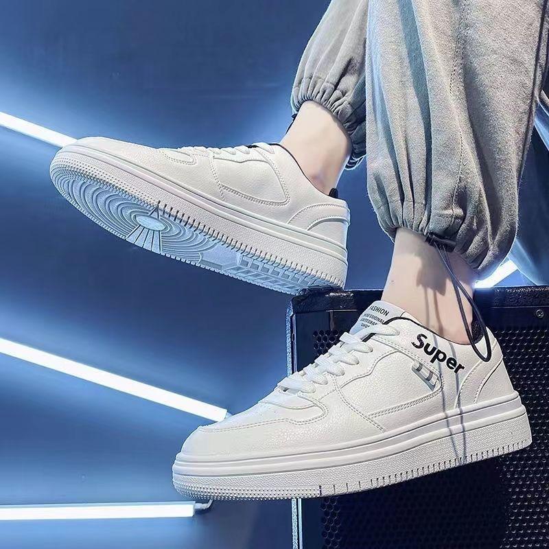 Zapatos de verano para hombre nuevos transpirables zapatos blancos pequeños zapatos deportivos de plataforma versátiles de tendencia para niños zapatos casuales de skate zapatos de moda