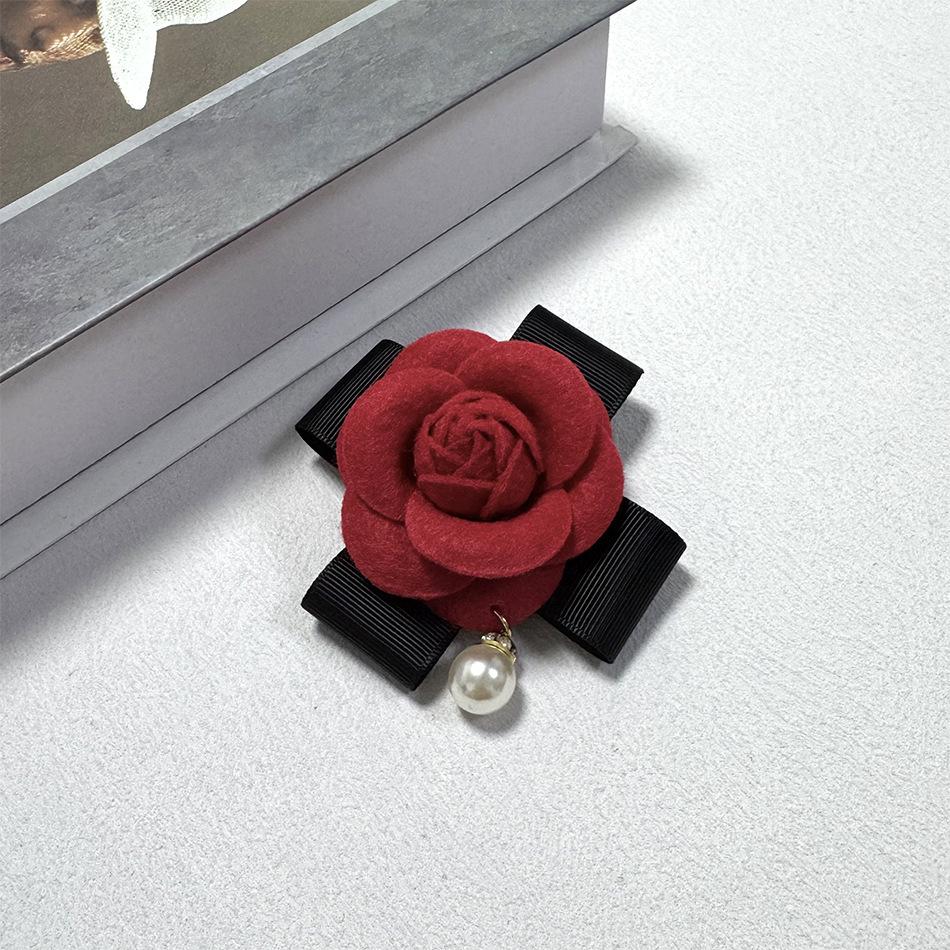 Suqi High-End French Bow Camellia Brooch for Women - Luxury Fashion Accessory.