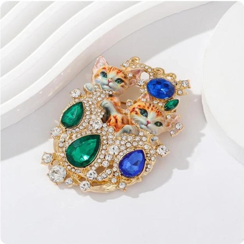 1Pcs Enamel Royal Style Charming Cat Pets Brooches Lovely 2 Cats Brooch Pins For Women'S Clothes Badge Gifts