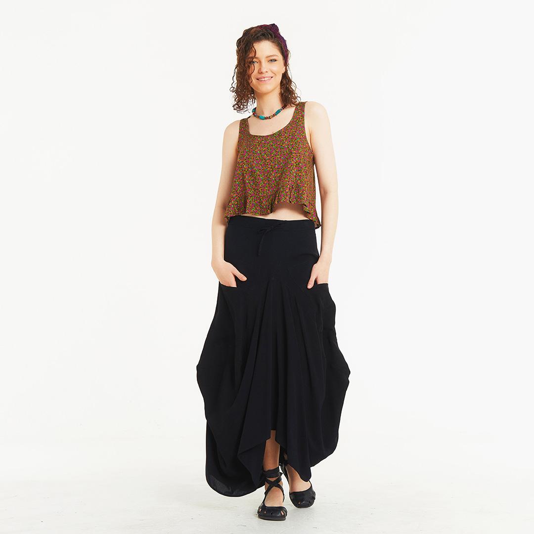 

Черная длинная юбка с завязками на талии и карманами