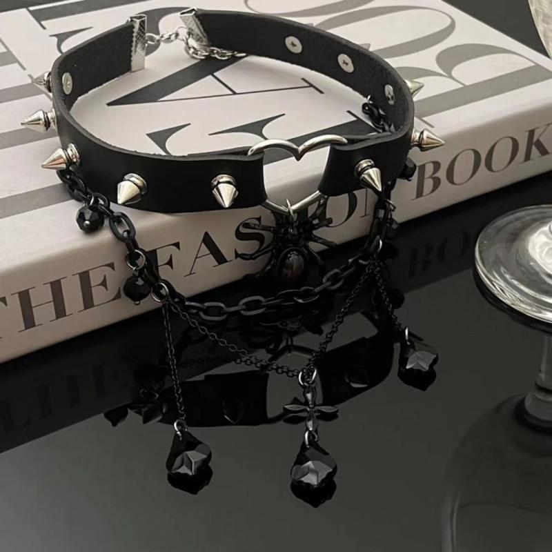 Gothic Black Spider Pendant Necklace for Women Vintage Rivet Pu Leather Choker Chain Punk Cool Y2K Charms Halloween Jewelry Gift