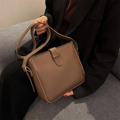 Retro Fashion Large-capacity Bucket Bag Women's New Textured Shoulder Messenger Tote Bag