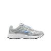 Nike P-6000 GS Platino Metallico Platino Puro Argento Metallico Blu Universitario Scarpe per Bambini HV5064-007