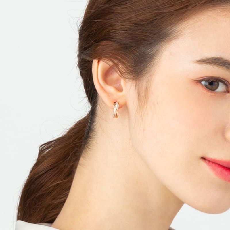 ELLE Jewelry 14K Cross Cubic One-Touch Earrings (Gold Pin) ELGPEE264