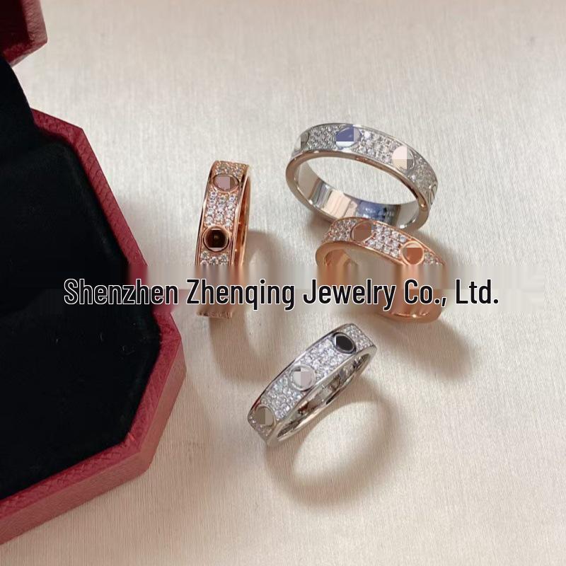 Hochwertige 18K Gold-Plattierte Sterling Silber Partnerringe mit Drei Reihen Diamanten - Leichter Luxus Design in Breiten und Schmalen Ausführungen.