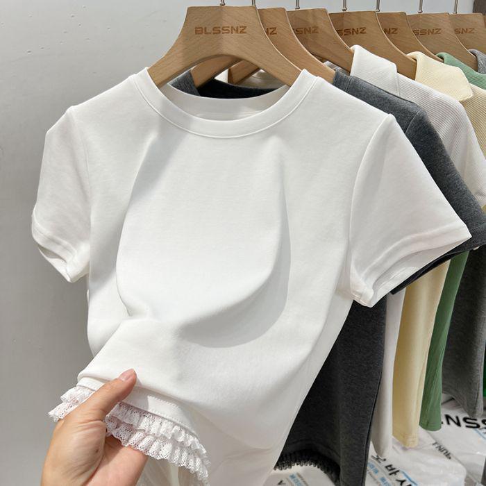 

Женская белая футболка с кружевной вставкой, оборками, круглым вырезом и короткими рукавами, коллекция лето 2025 L белый