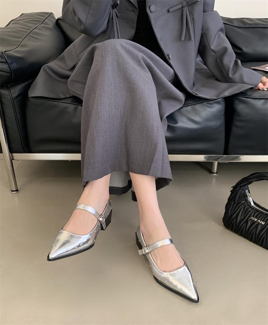 

Pointed Mary Jane shoes women s 2025 spring new shallow low-heeled shoes rivet single shoes thick heel burgundy leather shoes 39 серебряный