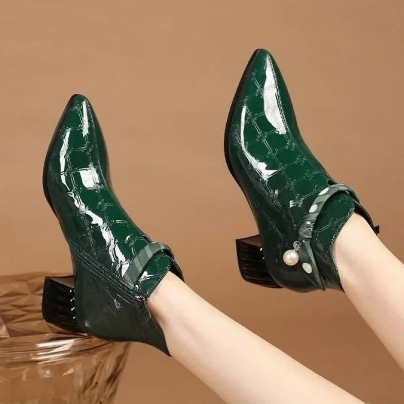 Glossy Short Boots Women'S Autumn Winter New Style Versatile Medium Heel Thick Heel Pointed Toe Side Zipper Soft Painted Leather