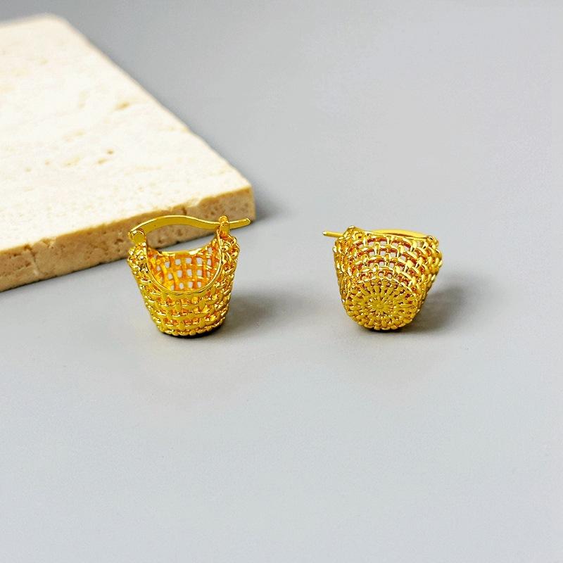 Manufacturer'S Supply Is Fashionable, Simple And Cold, Retro Woven Basket, Ear Buckle Hollow Geometric Women'S Earrings Are In Stock.