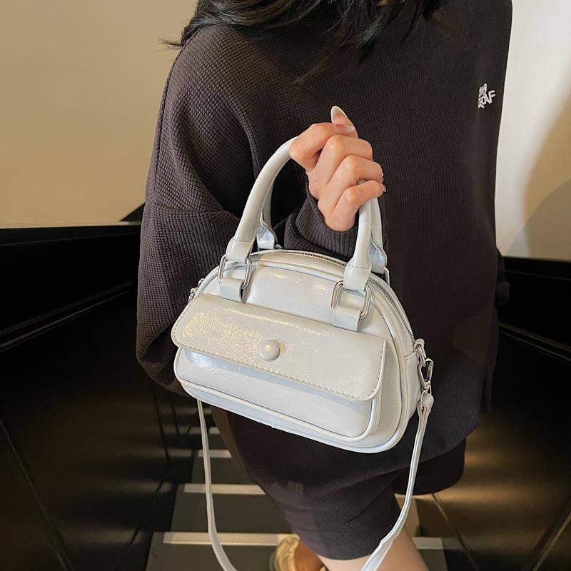 Premium Bowling Bag 2025 Summer New Fashion Trend Shoulder Messenger Bag Niche Design Portable Women's Bag