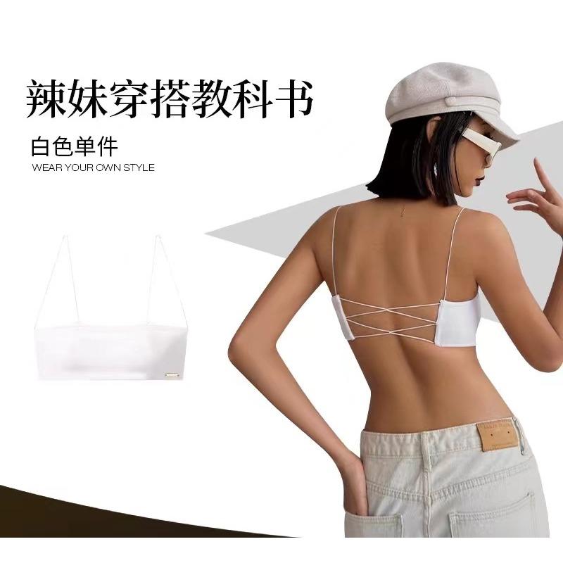 Černá tenká podprsenka typu bralette s křížovým designem na zádech