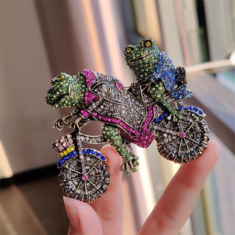 New Retro Frog Prince Bicycle Brooch Accessories Pin Decoration