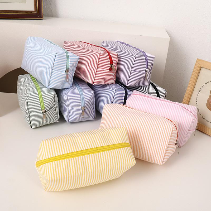 Astuccio Triangolare a Quadretti con Tessuto a Strisce per Materiale Scolastico Portatile