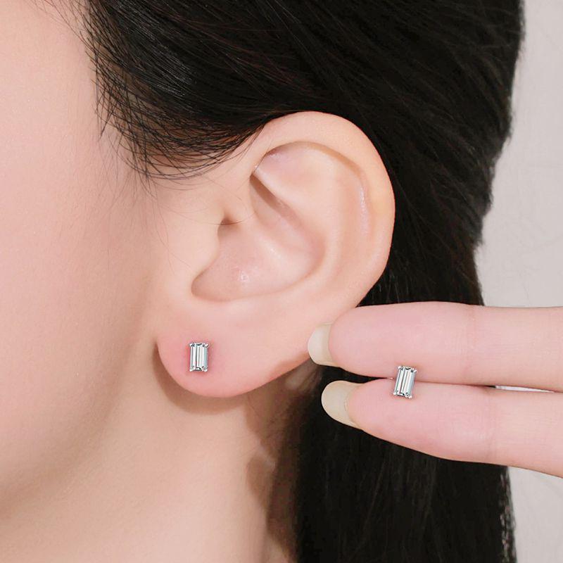 

S925 Rectangular Emerald Cut Moissanite Stud Earrings - Korean Style Geometric Design, 50-Point European & American Women s Earrings. 925 silver