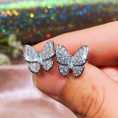 Huitan Fashion Butterfly stadniny kolczyki z kryształową cyrkonią dla kobiet delikatne akcesoria dziewczęce wszechstronna biżuteria ślubna