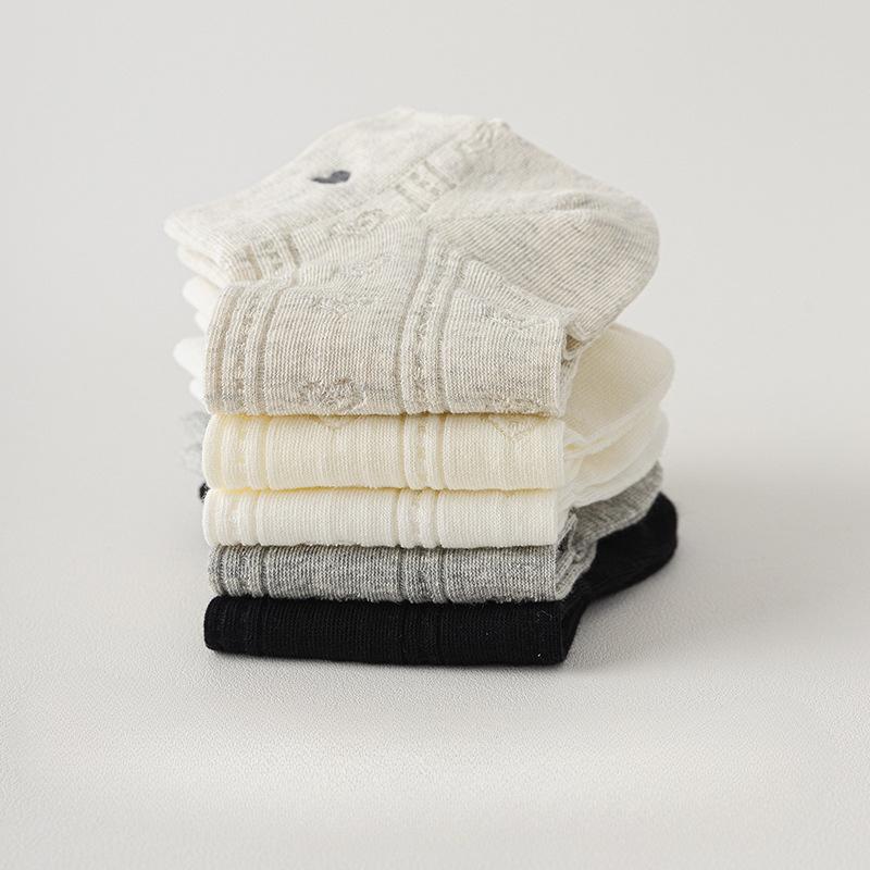 Women's Spring and Summer Thin Cotton Socks, Short Socks, Sweat-absorbing and Breathable Boneless Socks, Mesh Heart-shaped Embroidered Socks