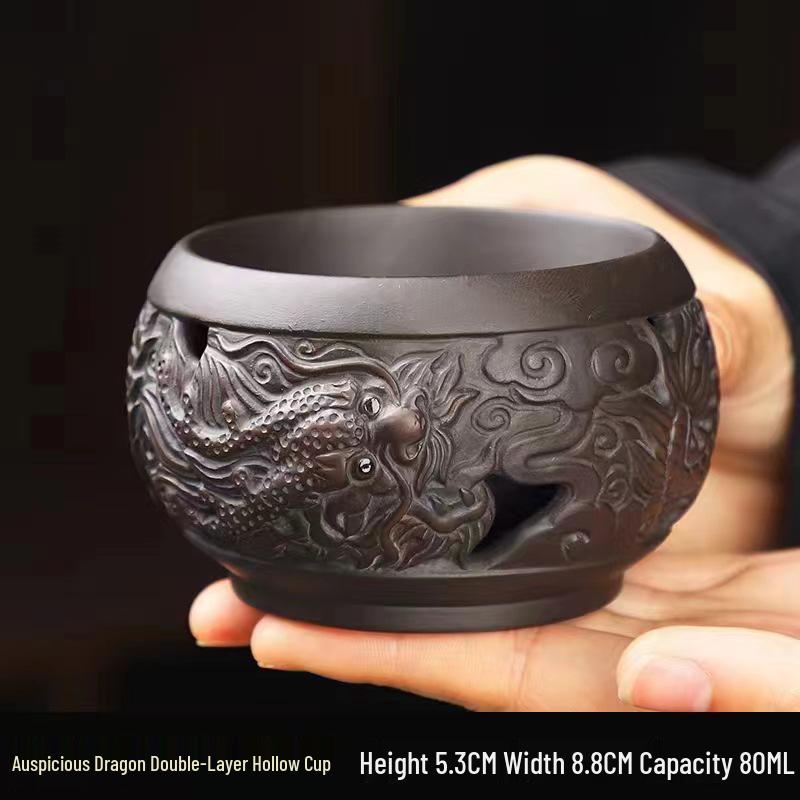 

Тисневанная пиала из фиолетовой глины с драконом: Двухслойный ажурный дизайн для заваривания и дегустации. 80ml