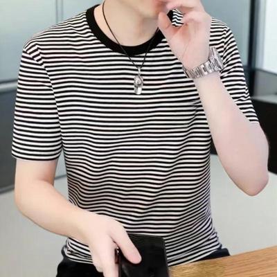 T-shirt a maniche corte a righe con colletto a contrasto da uomo