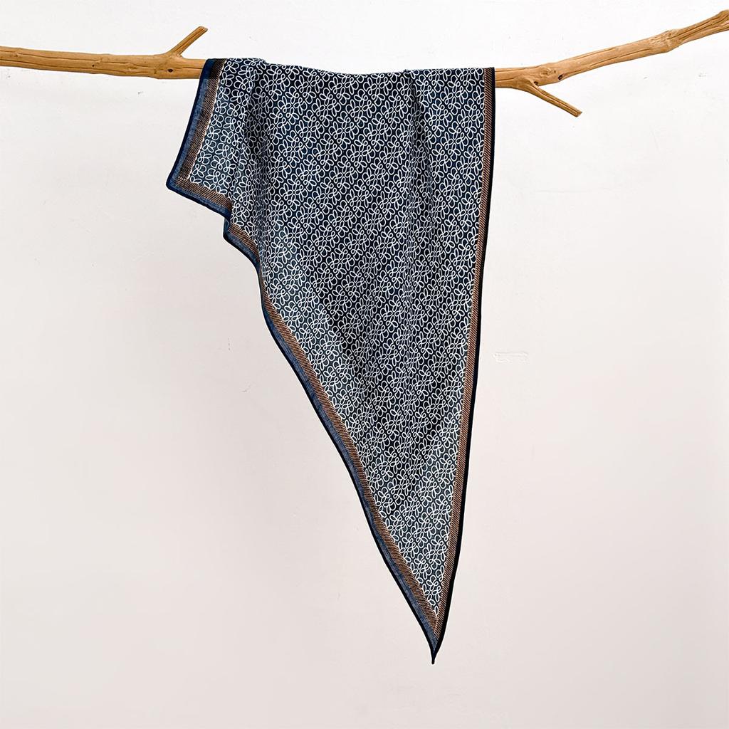 Retro Cotton and Linen Feel Triangular Silk Scarf Women's Four-season Versatile Neck Protection Scarf Headscarf Commuting Accessories Scarf