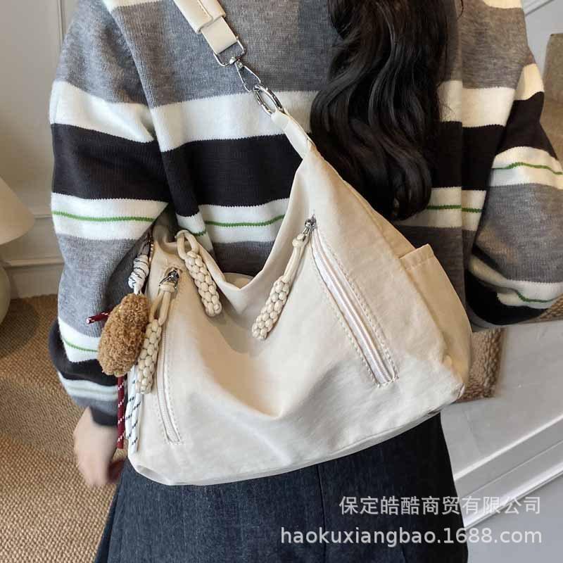Premium casual messenger bag women's summer 2025 new large-capacity commuter bag niche single shoulder armpit tote bag