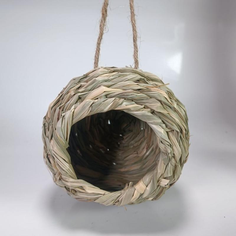 Breathable Woven Hanging Bird Nest Natural Handmade Birdhouse Safe Parrot Hideout for Outdoor Garden Patio Yard Pet Bird Bedroom