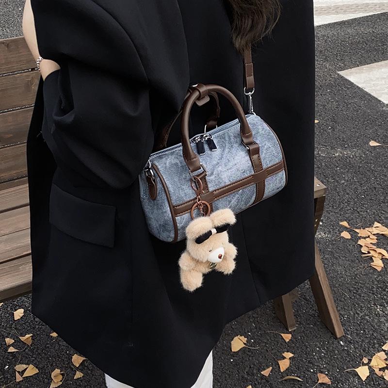 This Year's Popular Small Bag Women's Autumn and Winter Retro 2025 New Versatile Shoulder Messenger Bag Portable Pillow Bag