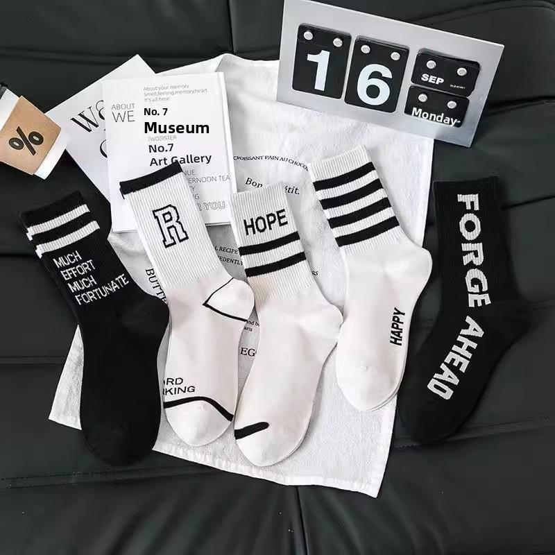Damen Frühling und Herbst Neuer Stil Allzweck Buchstaben Röhrensocken