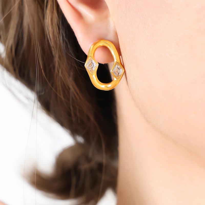 European Light Luxury Faux Pearl 18K Gold Titanium Steel Stud Earrings for Women