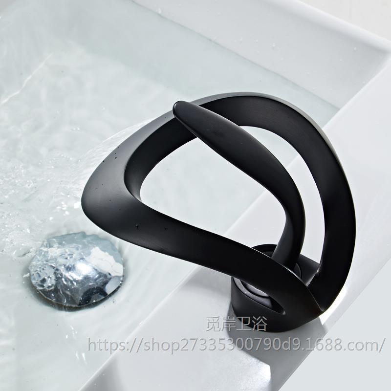 Luxusní měděná vodopádová baterie do koupelny ve vile - funkce teplé a studené vody, kreativní design pro umyvadlo na ruce