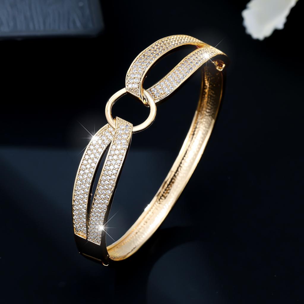 Fashionable and Versatile Cross Bracelet, Light Luxury and High-end European and Bracelet for Women