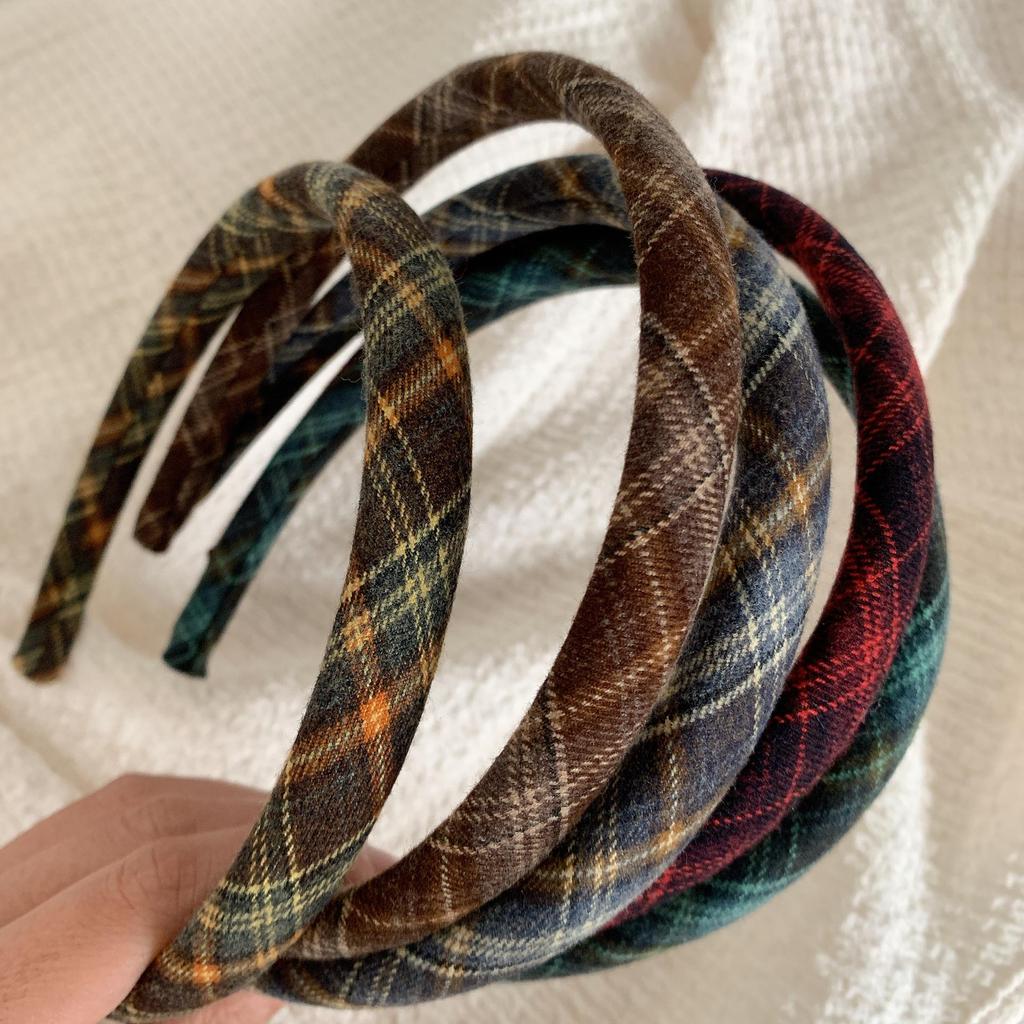 Versatile Women’s Hairband: Stylish Outdoor Headwear, Fabric Headband and Accessory for High Skull Tops.