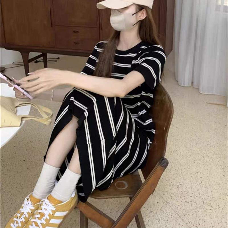 Contrasting stripes knitted short-sleeved t-shirt dress women's summer new loose and thin age-reducing straight casual long dress
