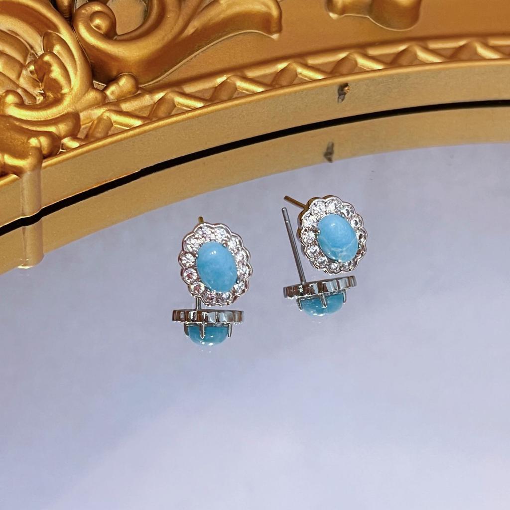 Retro Sea Pattern Stone Pendant Necklace Set Women'S Niche Light Luxury White Blue Collarbone Chain Ring Stud Earrings