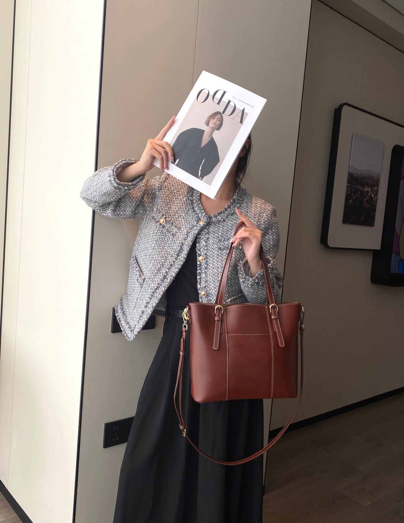 

Большая сумка, женская сумка из натуральной кожи, новая модная и стильная вместительная сумка-мессенджер из коровьей кожи, женская портативная сумка-тоут через плечо. кофейный