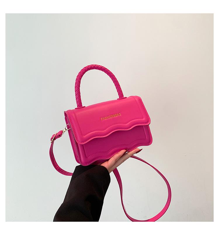 

Модна жіноча сумка на ланцюжку з текстурою 2024, нова мода, невелика квадратна сумка через плече з чистою текстурою через плече рожевий червоний колір