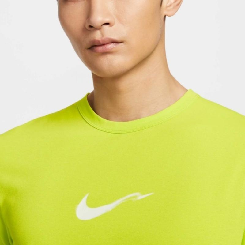 Nike Hyverse Dri-Fit Sonnenschutz Schnelltrocknend Atmungsaktiv Sport Kurzarm T-Shirt Herren Tops Gelb HV4882389