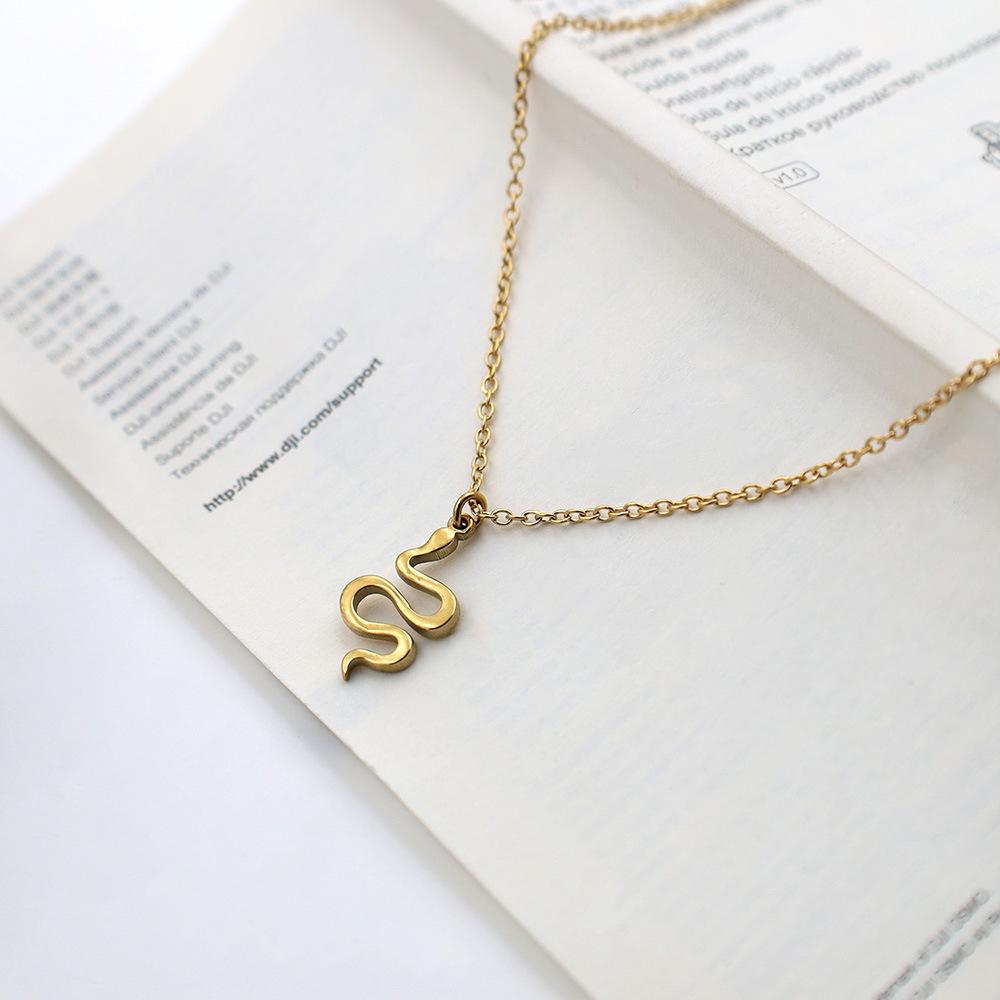Spezielle Edelstahl-Kettenring-Schlangen-Anhänger-Halskette Schmuck Damen Persönlichkeit Trend 18K Gold Schlüsselbein-Kette Verblasst Nicht