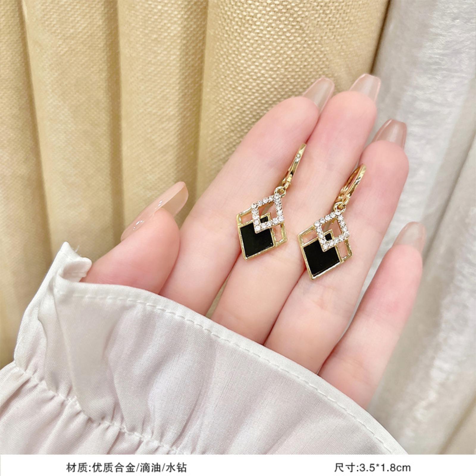 

Needle Fashionable Versatile Elegant Stud Earrings For Women Luxury-inspired Sophisticated Earrings French-inspired Delicate Ear Adornments One Size чёрный