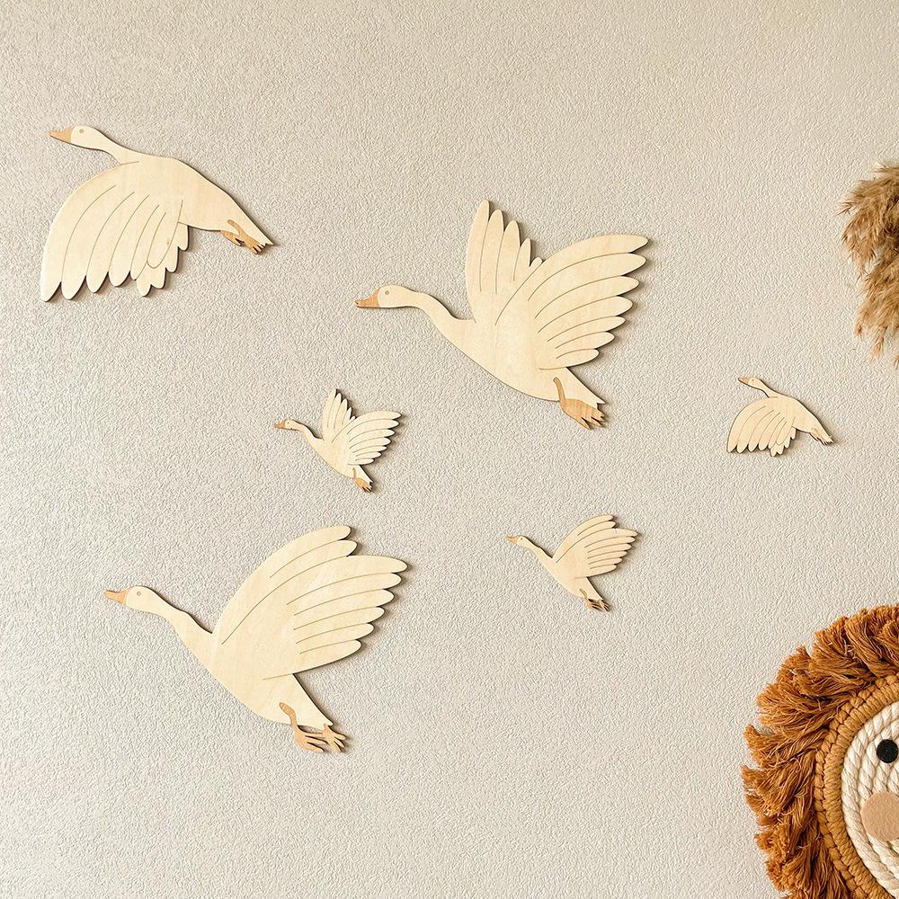 Nordic Wooden Goose Wall Decoration, Flying Birds Pasteable Wall Hanging Pendant Children's Room Wooden Wall Sticker Decoration