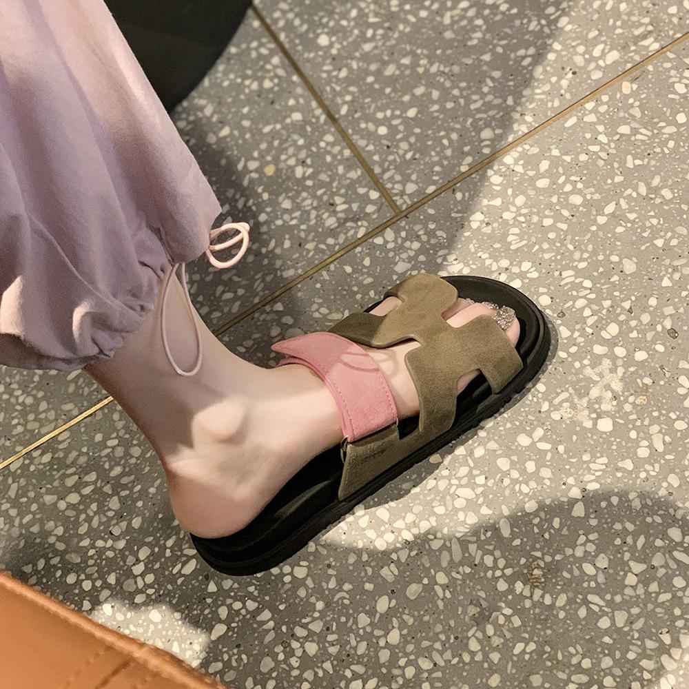 

Stepping on stone grape mother 2025 new slippers wide-sided letters soft bottom soft surface word with thick bottom outer wear h slippers 35