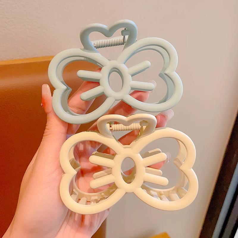 Adorable Bow Hair Clip for Little Girls - Gentle Claw Design for Updo and Loose Hair.