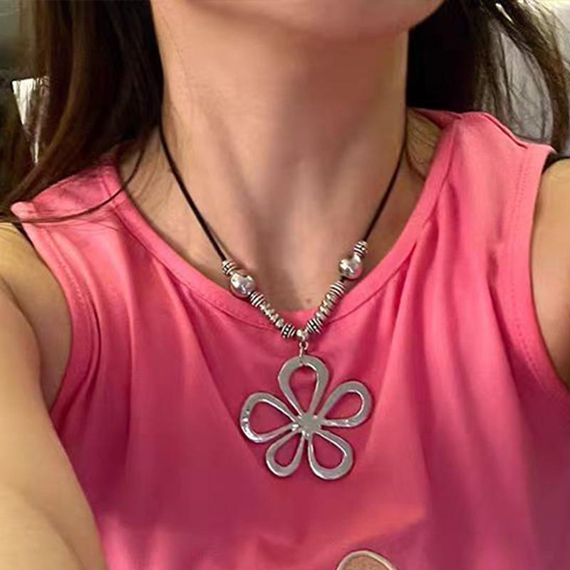 Retro Vintage Hollow Flower Charm Statement Simple Leather Cord Women Necklace Boho Jewelry