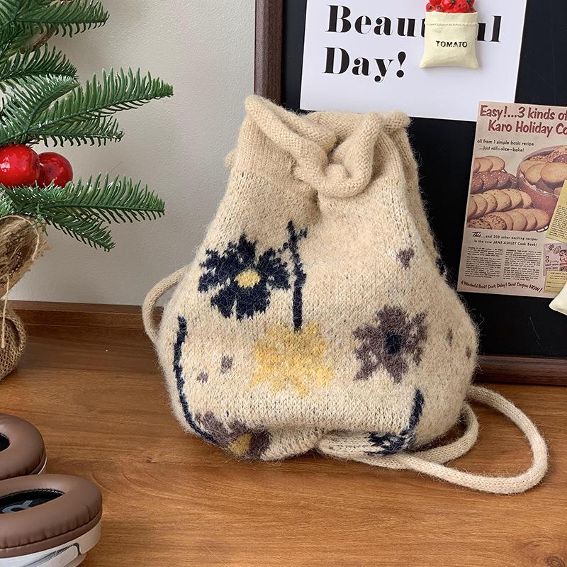 

Вязаный рюкзак женский ретро универсальный многофункциональный с защитой ушей ветрозащитный теплый на шнурке холодная шапка ремешок шерстяная шапка бежевый