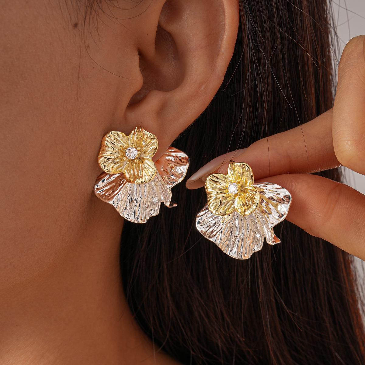 

Модные серьги-подвески для женщин золотой