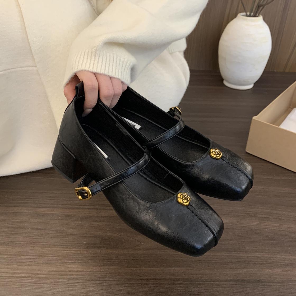 

Spring new metal buckle with thick heel medium heel single shoes low heel shallow mouth women s shoes square head 35